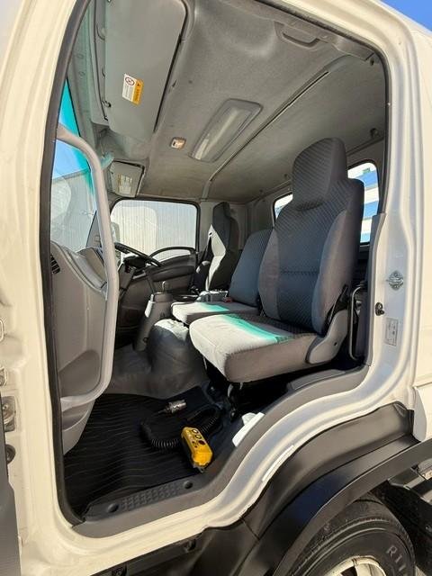 2015 Isuzu F Series image 12