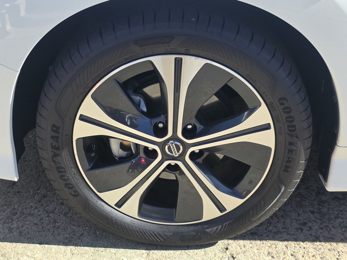 2019 Nissan LEAF ZE1 image 10