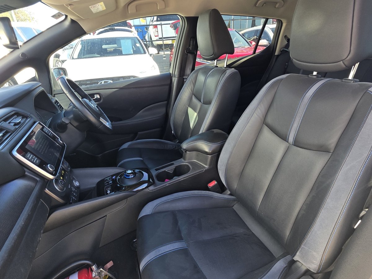 2019 Nissan LEAF ZE1 image 11