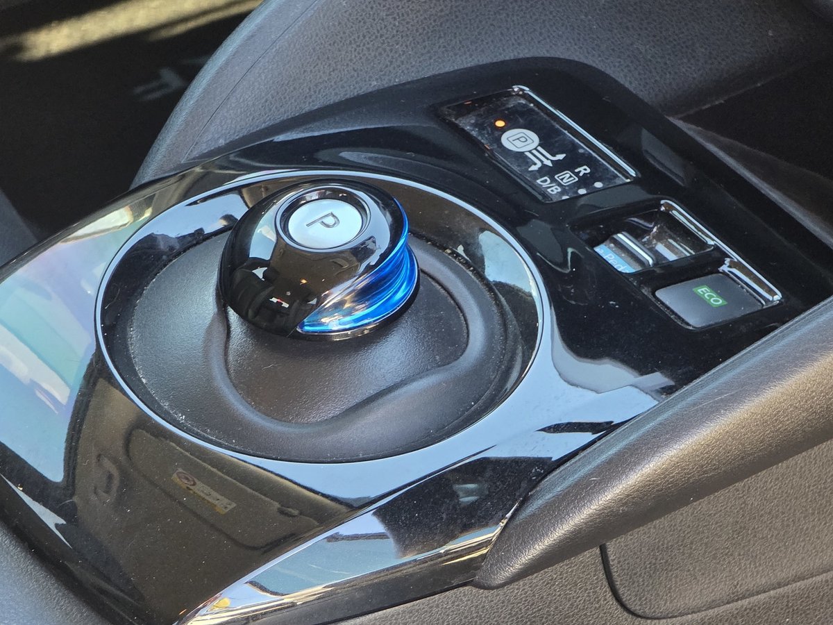 2019 Nissan LEAF ZE1 image 17