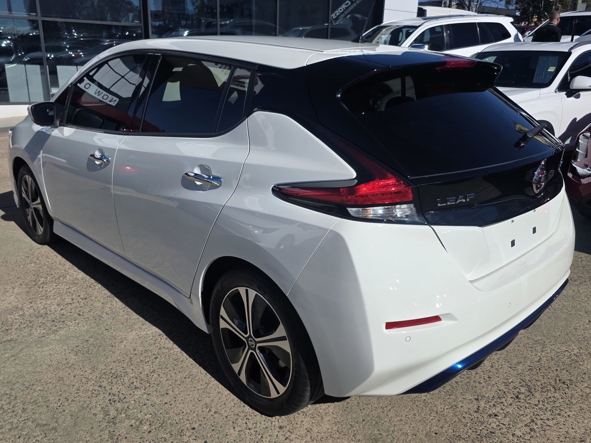 2019 Nissan LEAF ZE1 image 8