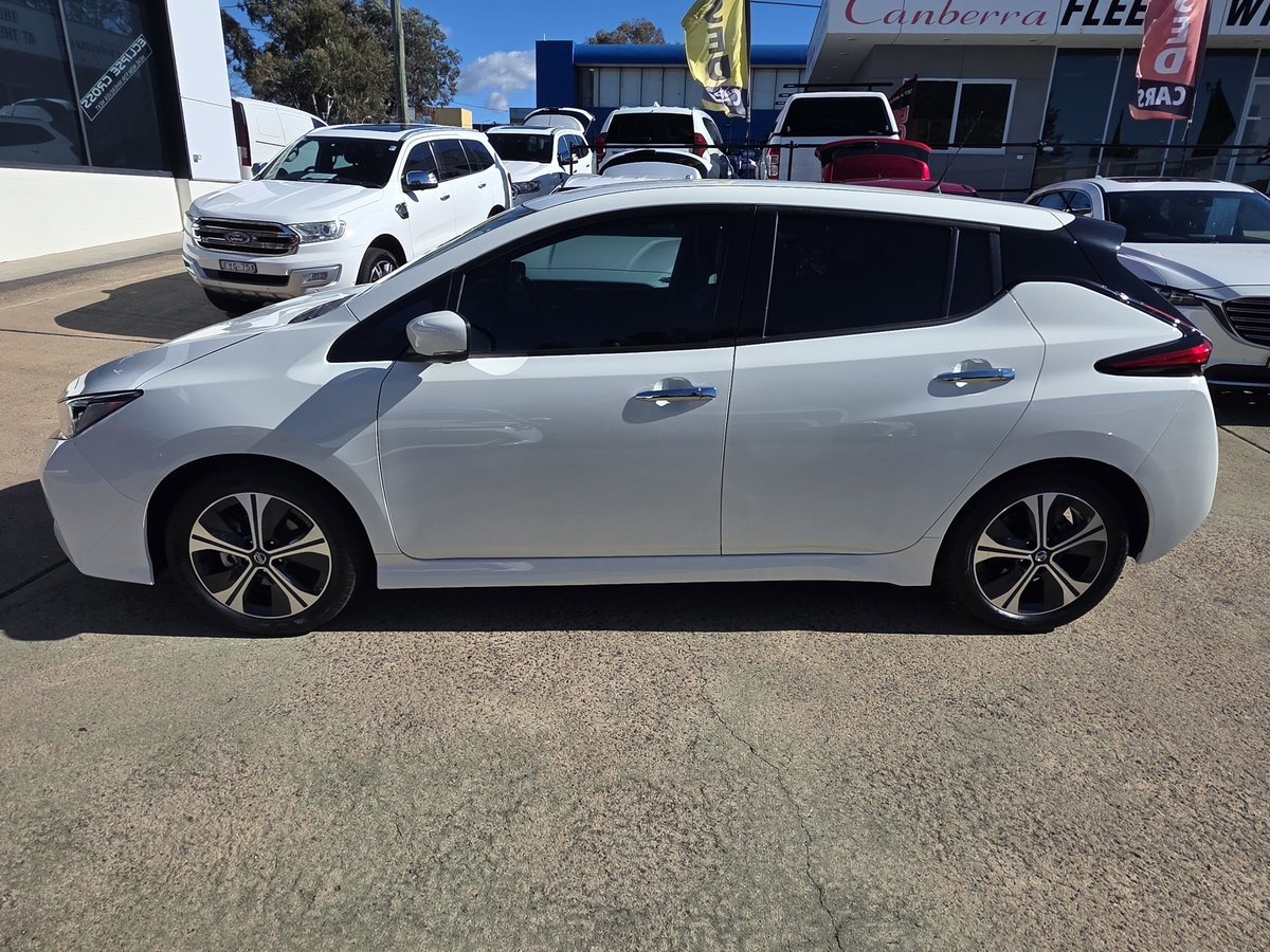 2019 Nissan LEAF ZE1 image 9