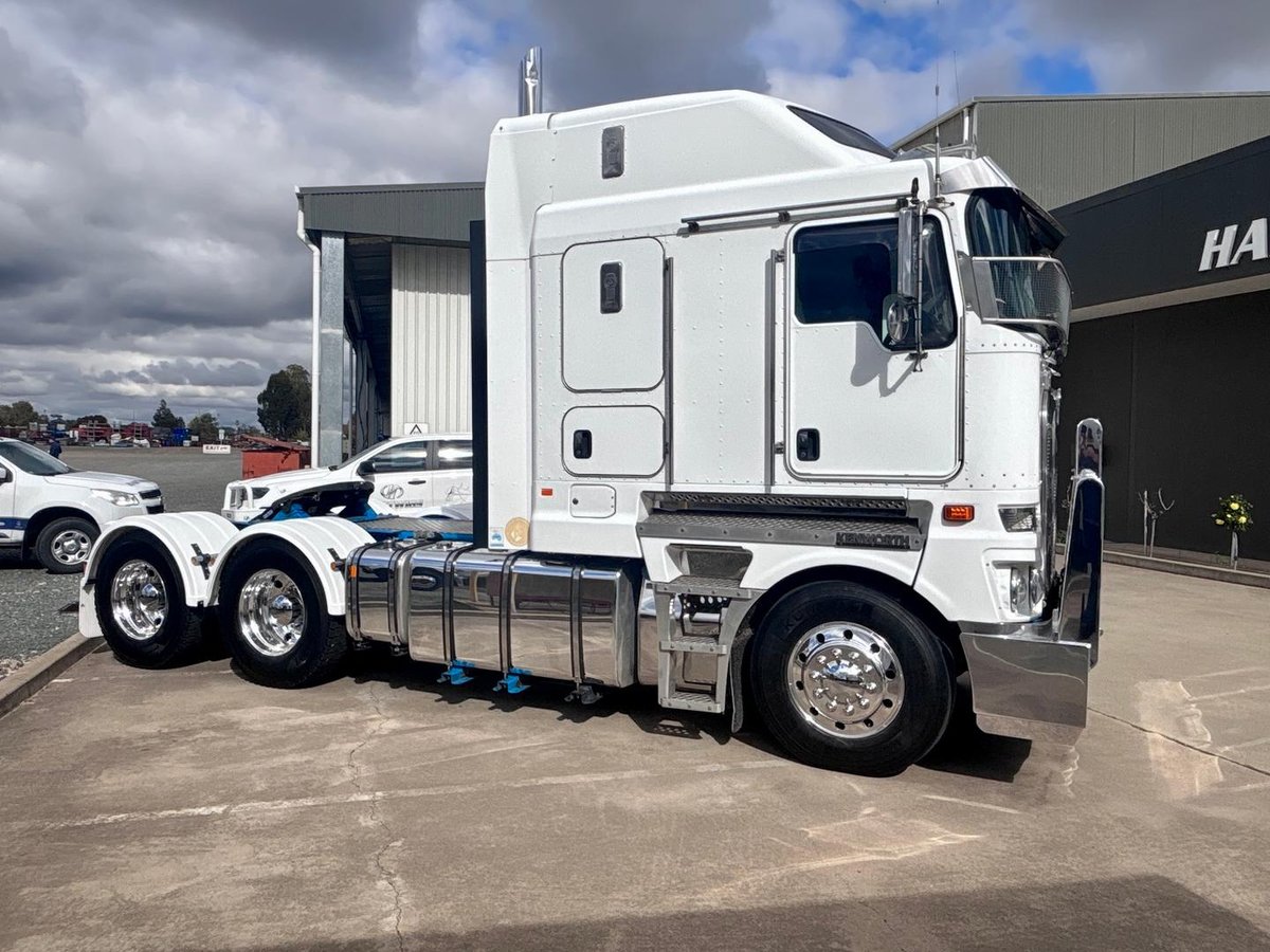 2018 Kenworth K200 White