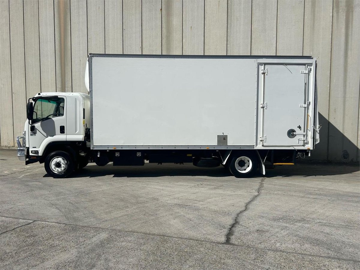 2015 Isuzu Fsd 700 image 2
