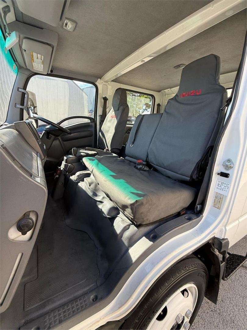 2010 Isuzu Nqr 450 image 11
