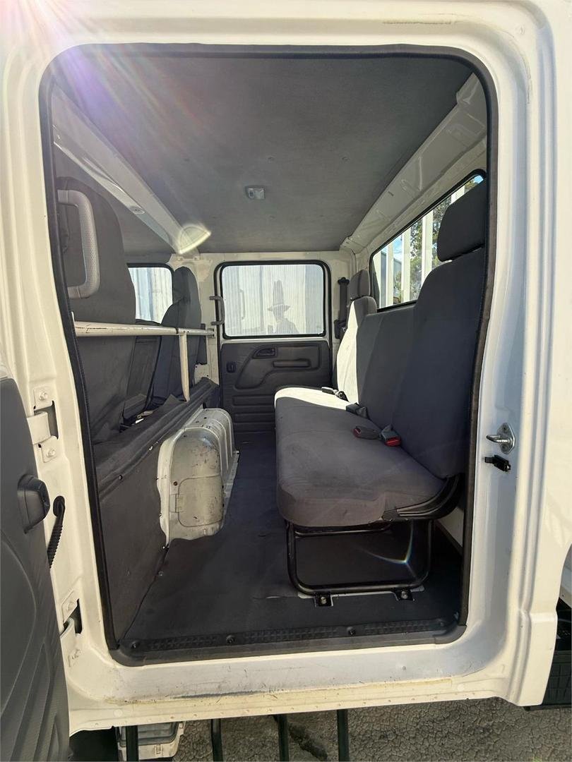 2010 Isuzu Nqr 450 image 12