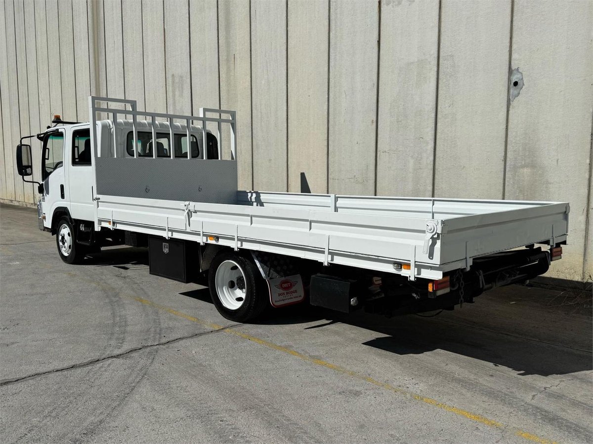 2010 Isuzu Nqr 450 image 3