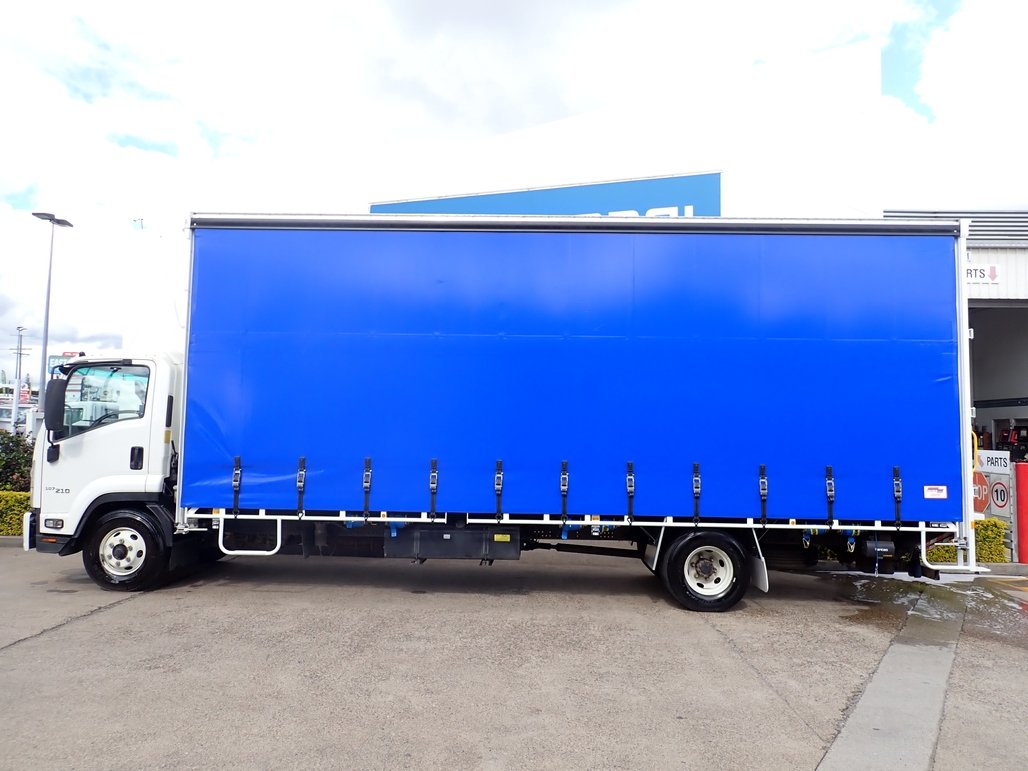 2018 Isuzu Frr 107-210 image 2