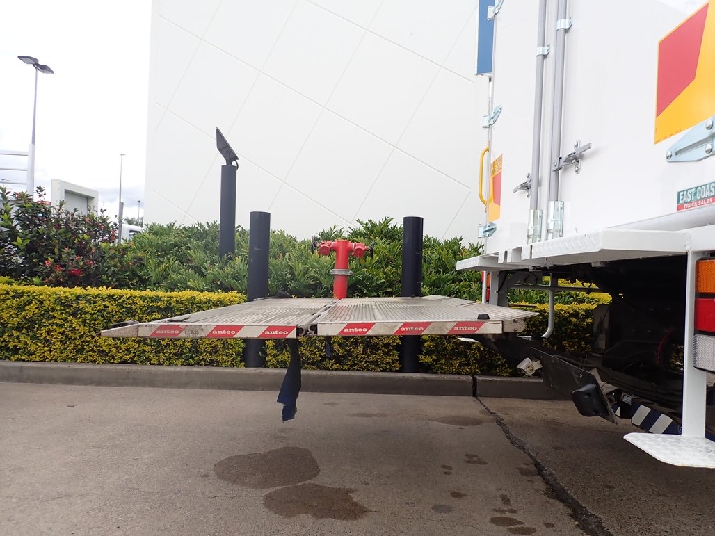 2018 Isuzu Frr 107-210 image 8