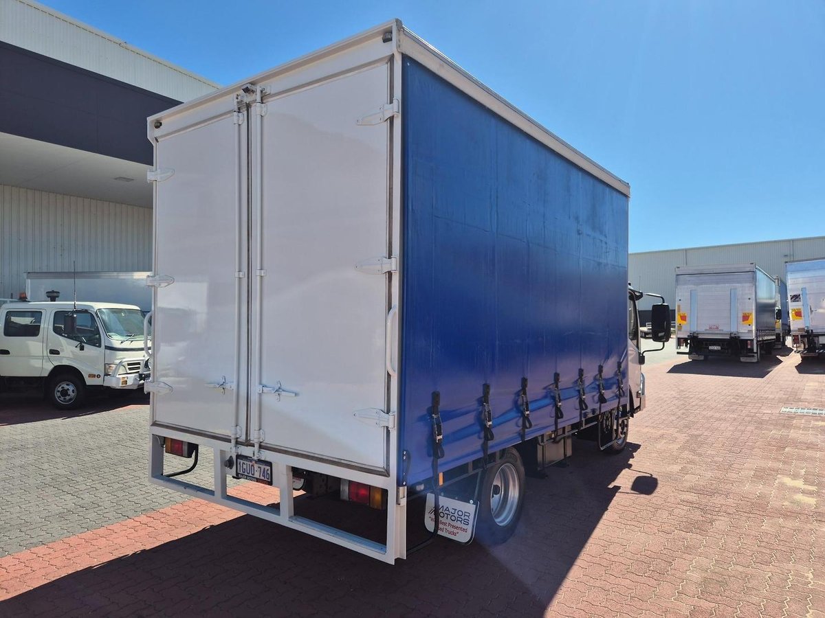 2015 Isuzu Npr65-190  6 Pallet Tautliner image 2