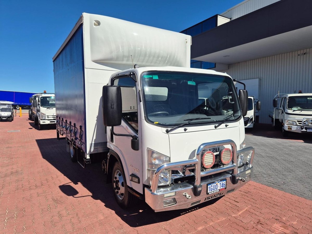 2015 Isuzu Npr65-190  6 Pallet Tautliner image 4