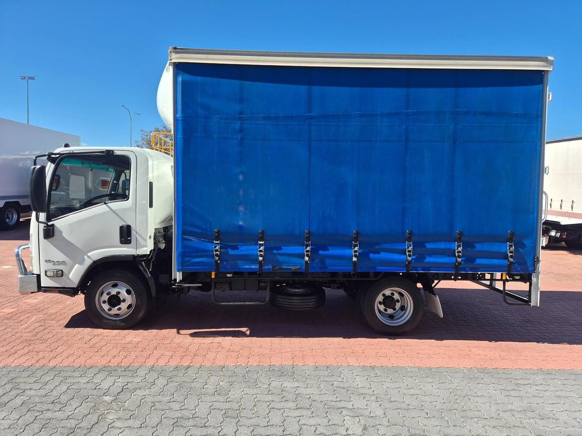 2015 Isuzu Npr65-190  6 Pallet Tautliner image 10