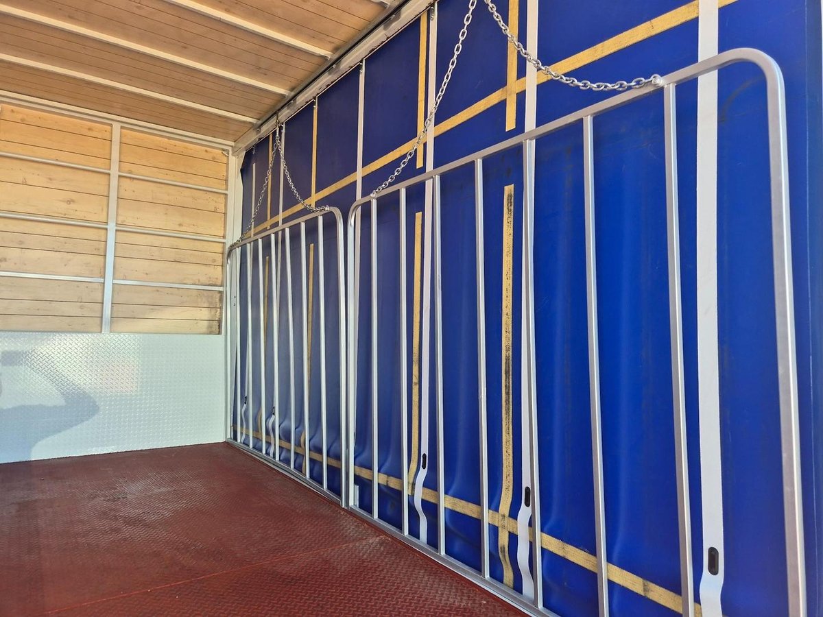 2015 Isuzu Npr65-190  6 Pallet Tautliner image 12