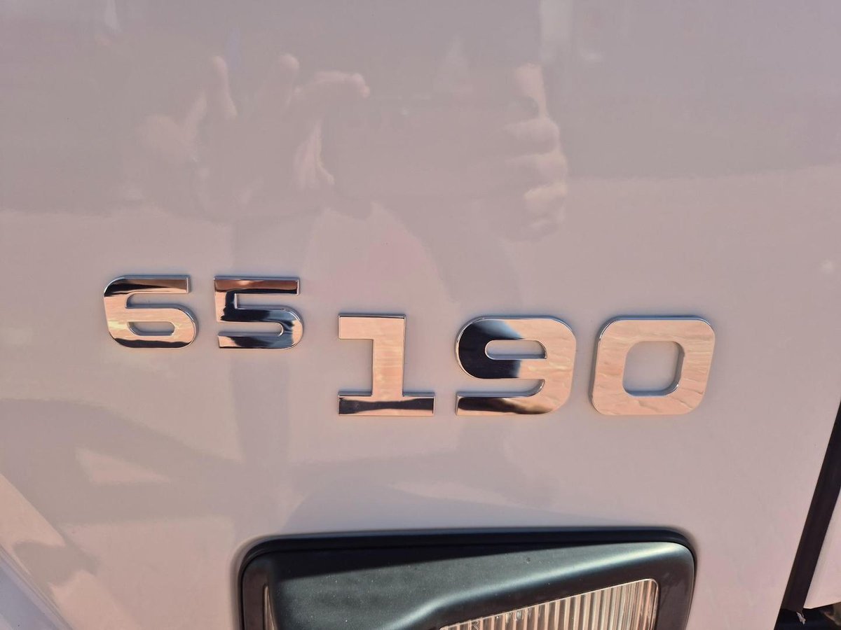 2015 Isuzu Npr65-190  6 Pallet Tautliner image 18