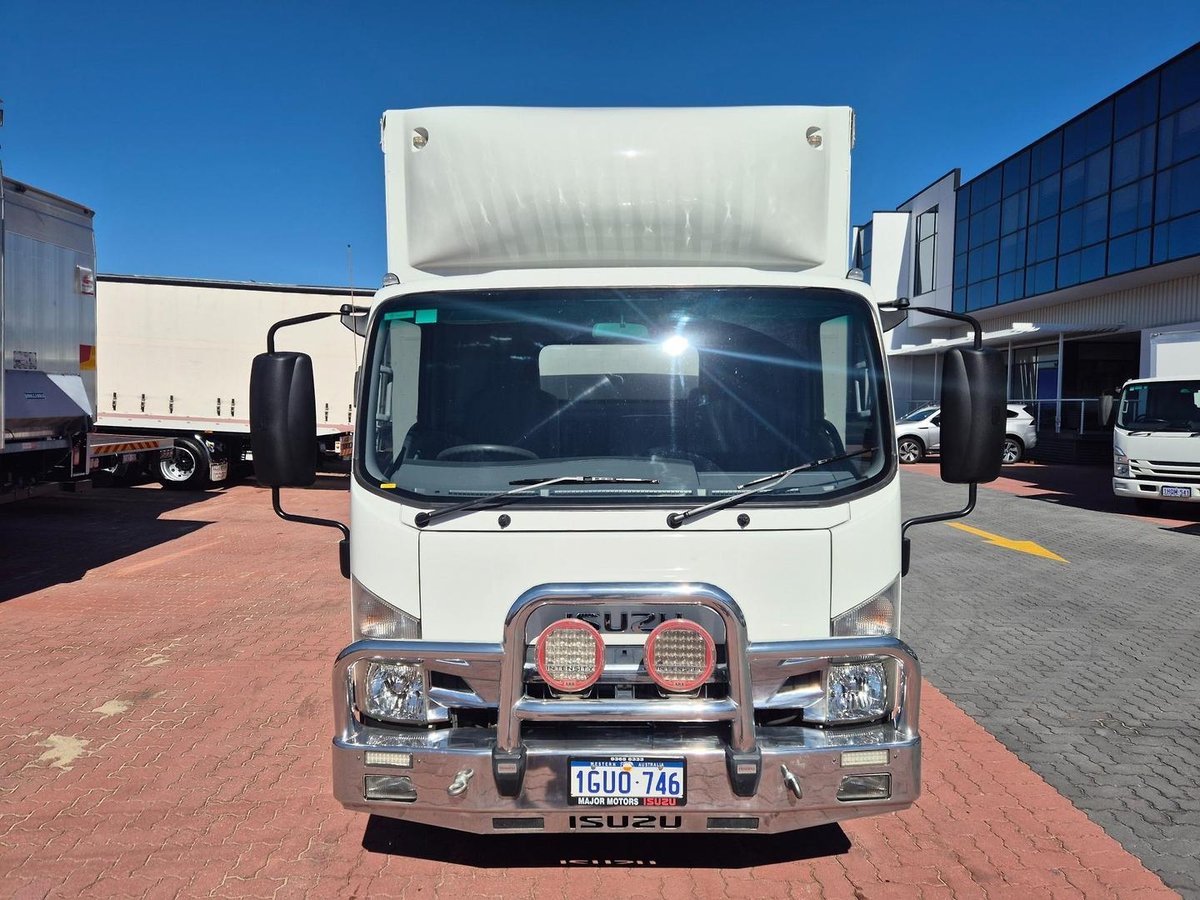 2015 Isuzu Npr65-190  6 Pallet Tautliner image 19