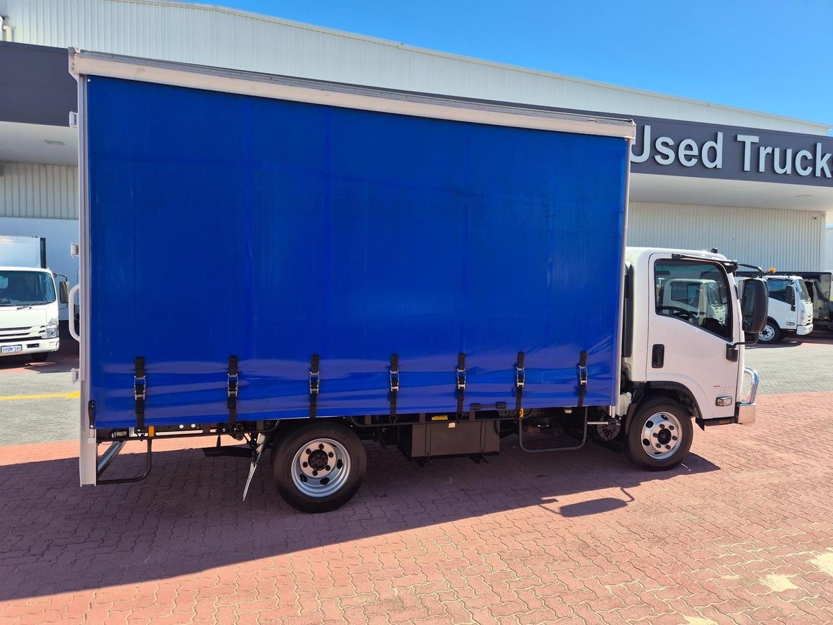 2015 Isuzu Npr65-190  6 Pallet Tautliner image 6
