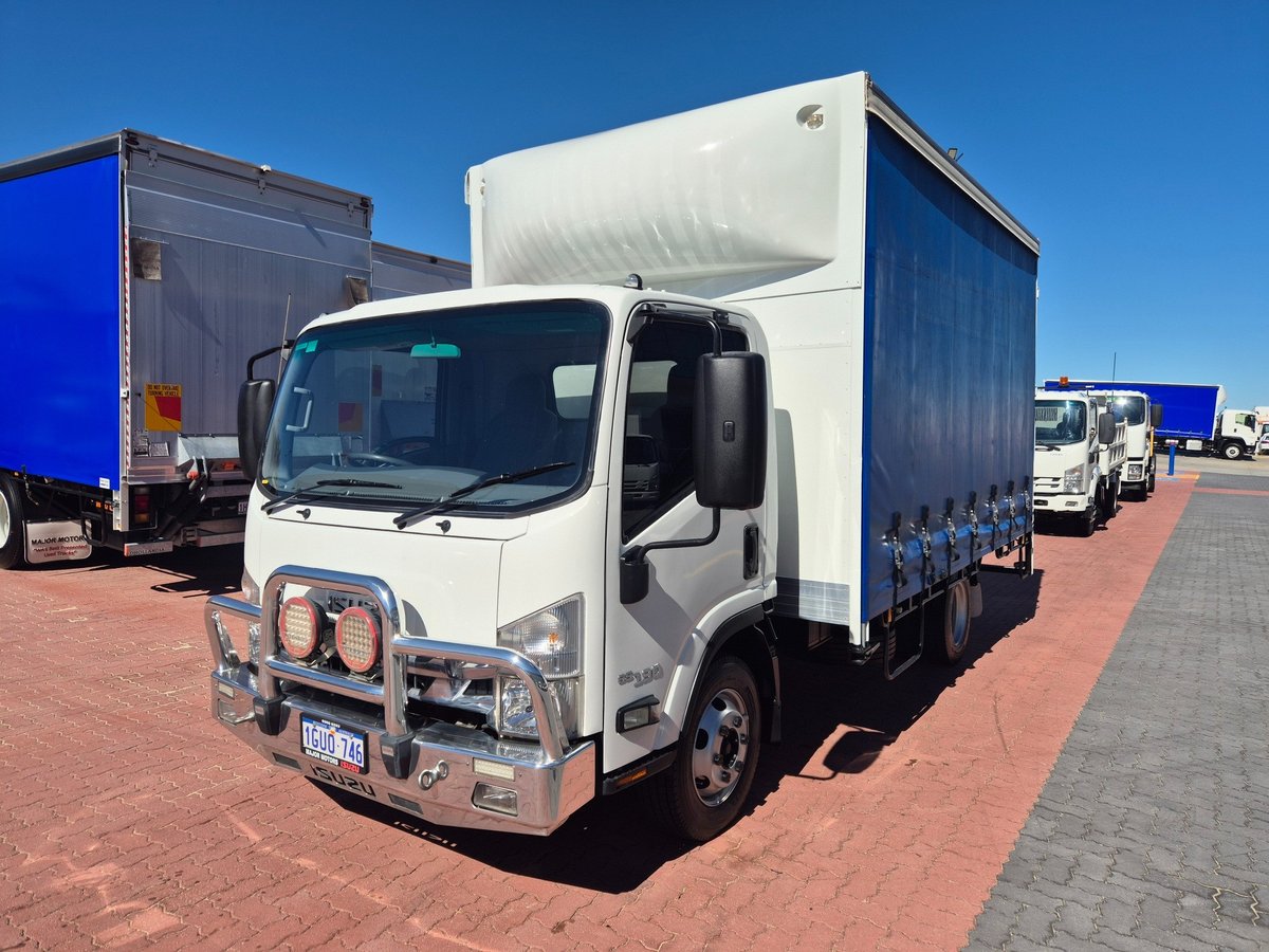2015 Isuzu Trucks Npr65-190  6 Pallet Tautliner image 15
