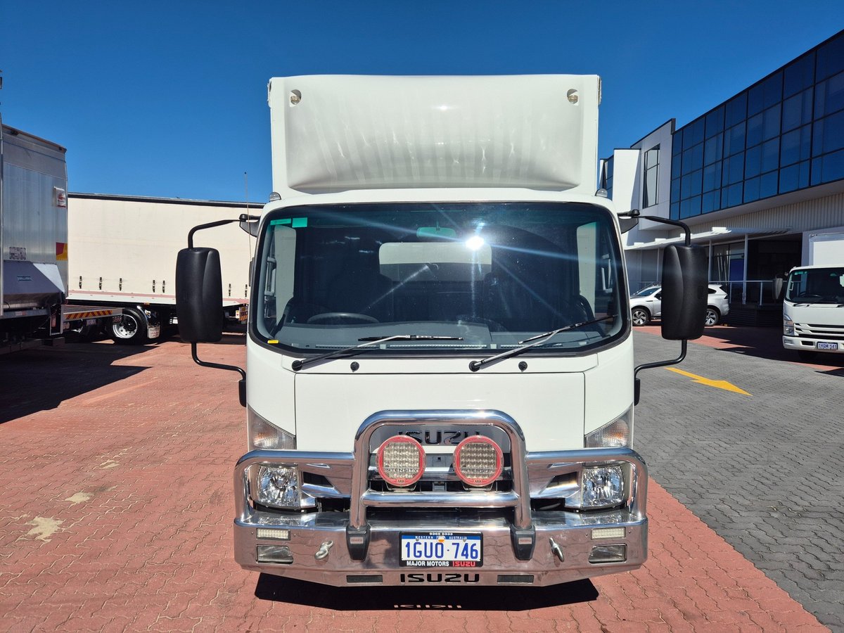 2015 Isuzu Trucks Npr65-190  6 Pallet Tautliner image 19