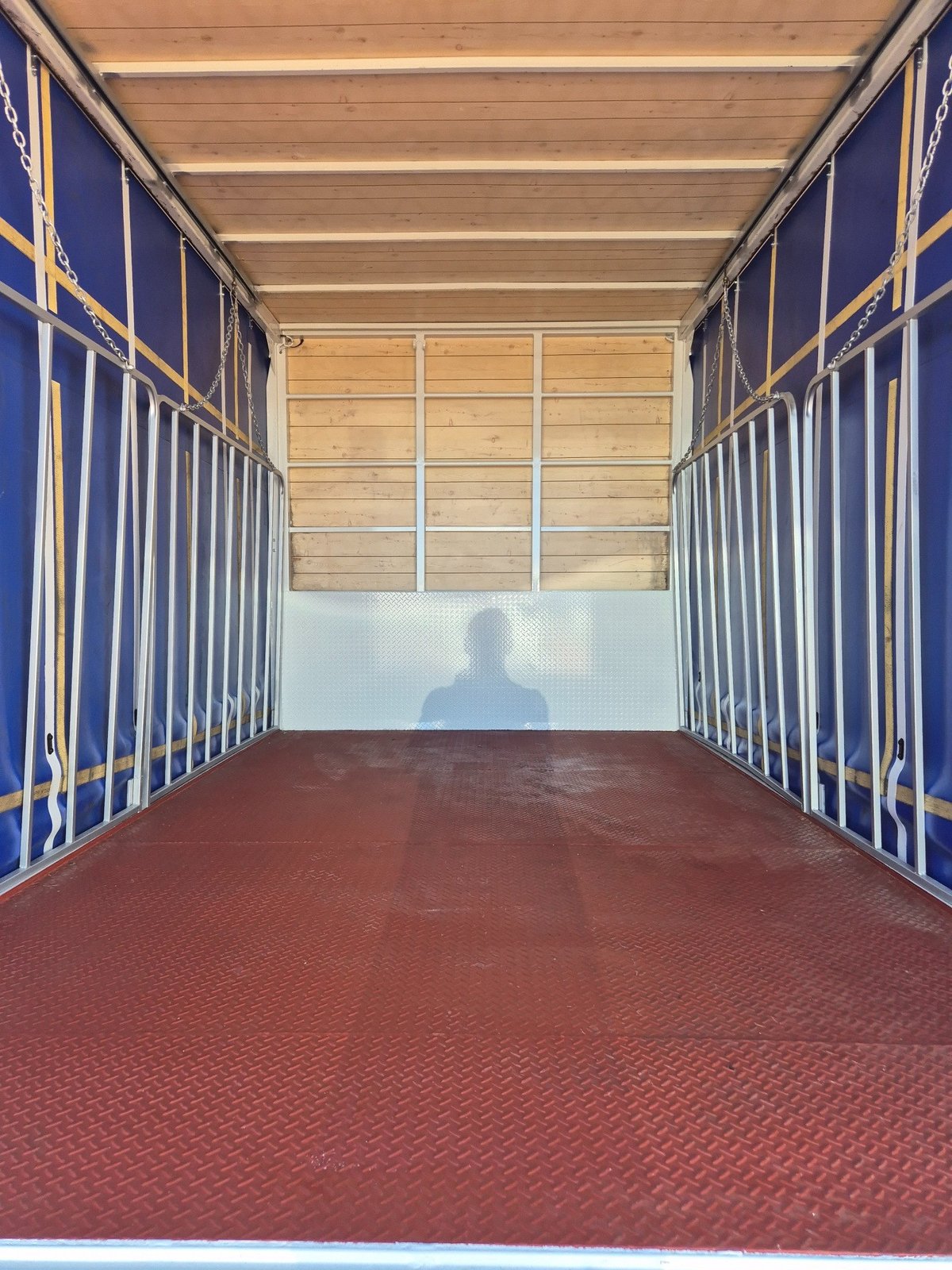 2015 Isuzu Trucks Npr65-190  6 Pallet Tautliner image 7