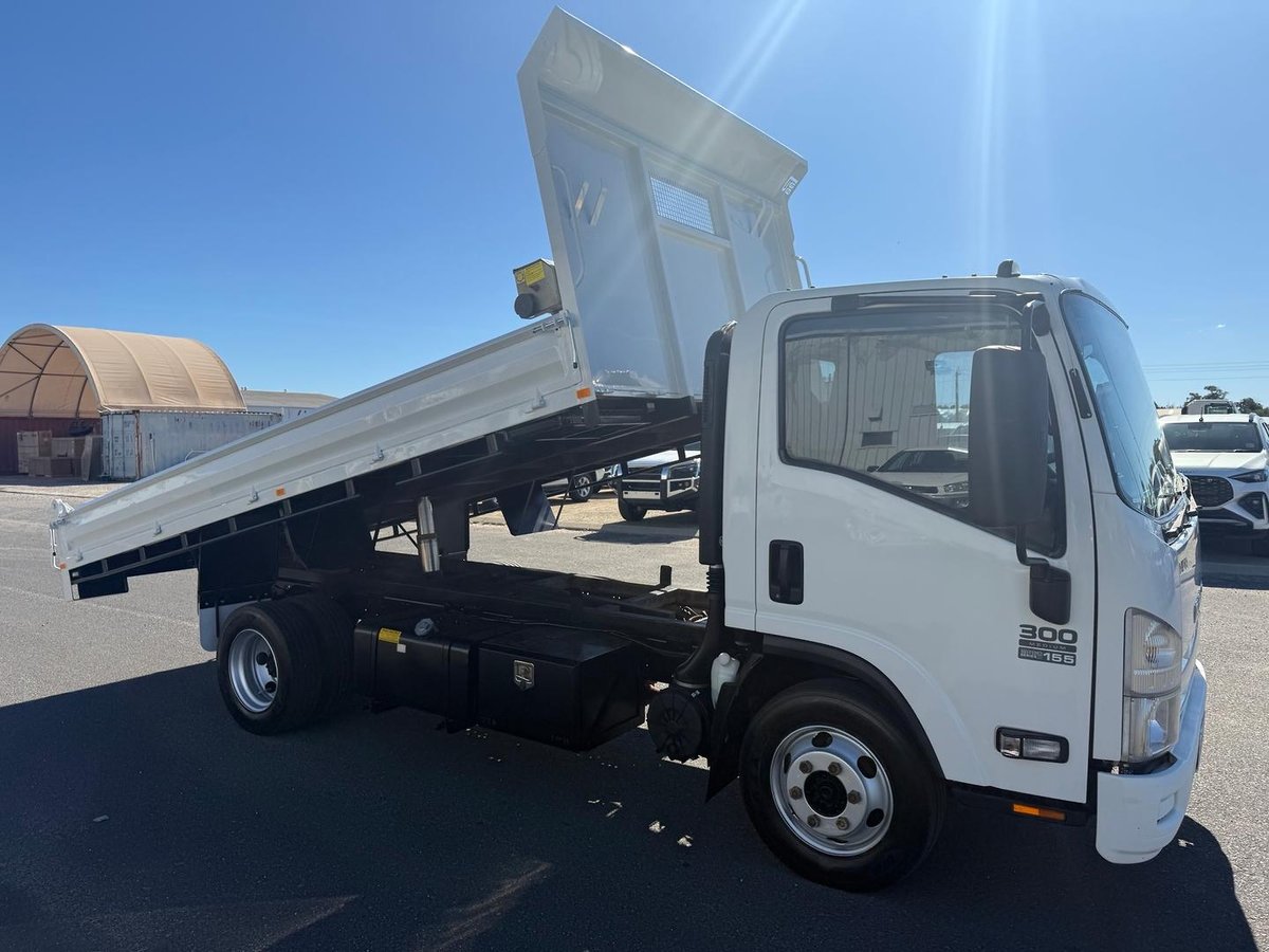 2014 Isuzu N Series Npr 300 image 7