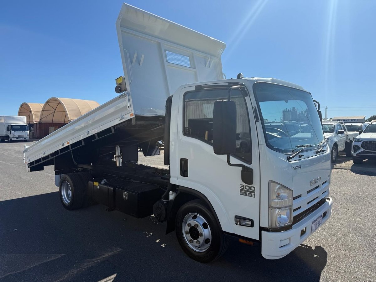 2014 Isuzu N Series Npr 300 image 6