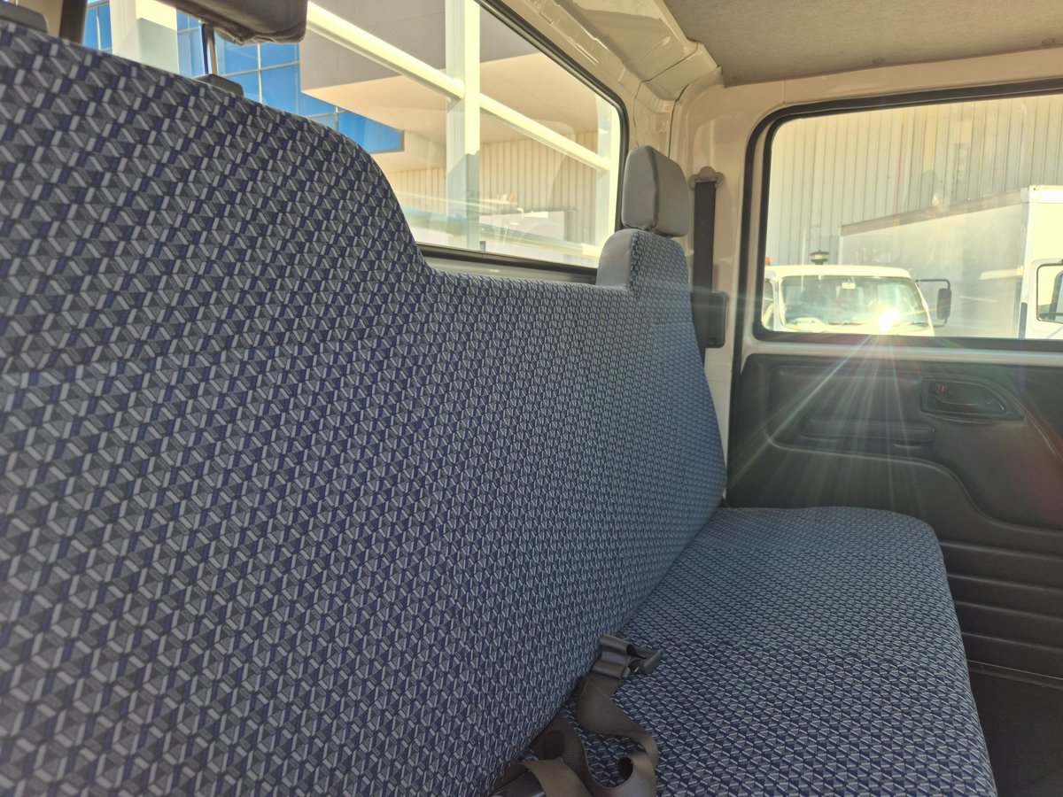 2022 Isuzu Trucks Nnr 45 150 Car License Amt Crew Tray image 9