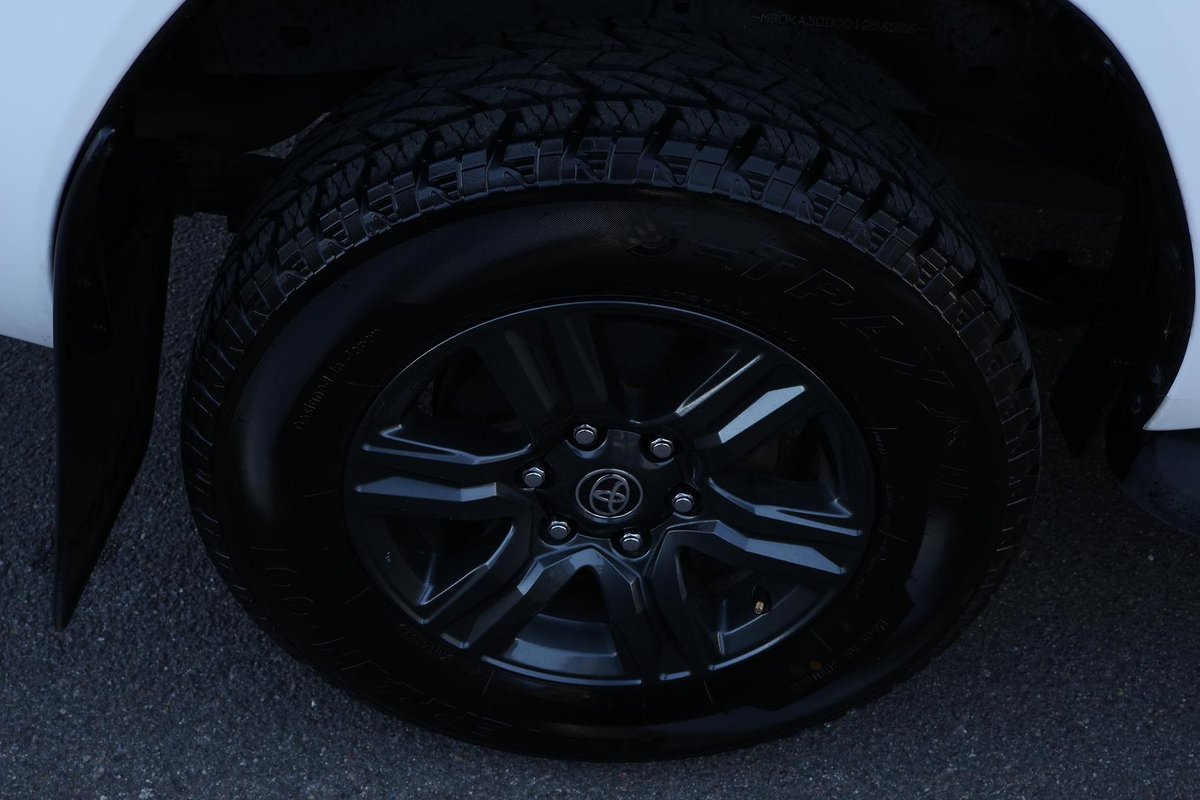 2022 Toyota Hilux SR GUN126R 4X4 Dual Range image 25