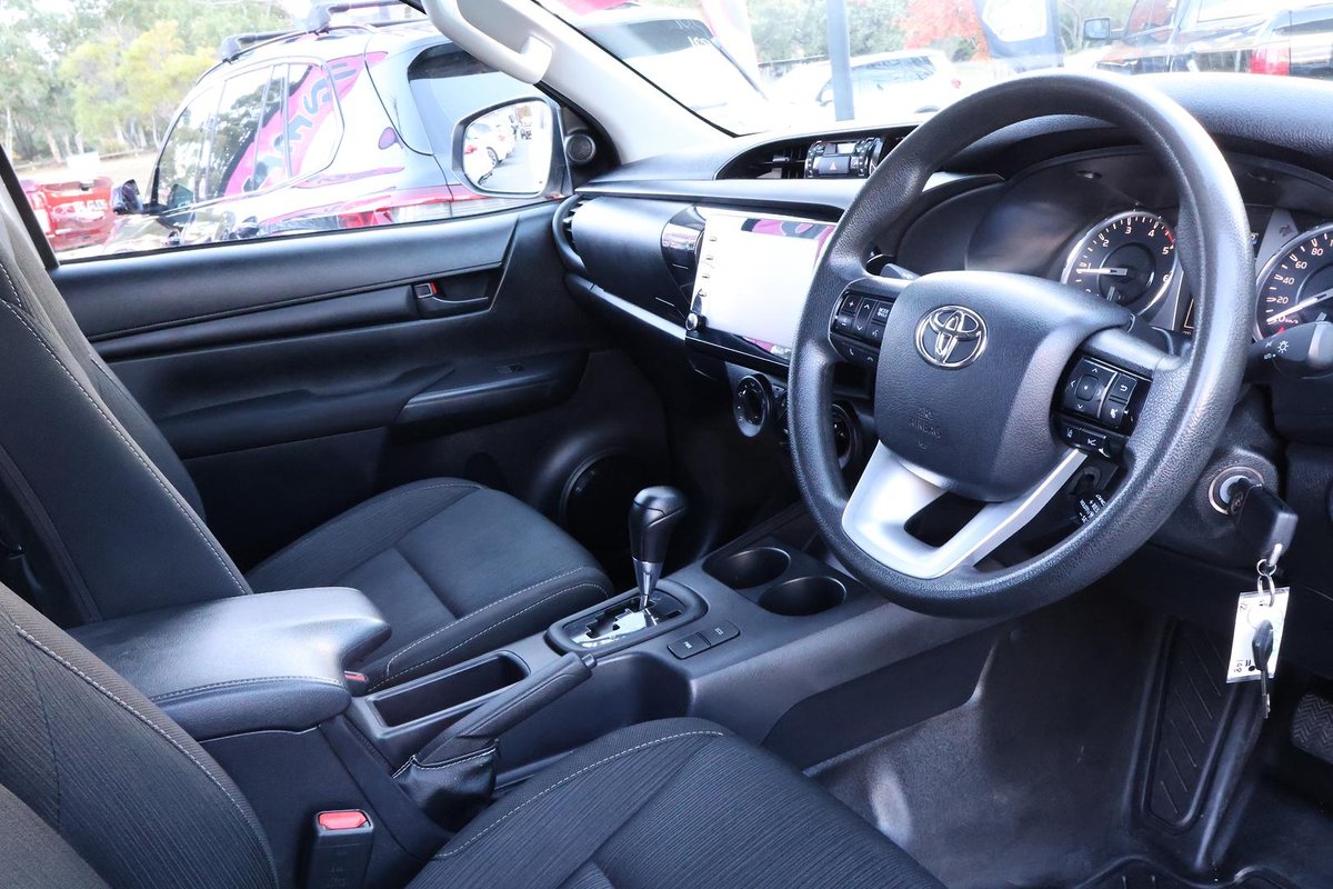 2022 Toyota Hilux SR GUN126R 4X4 Dual Range image 7