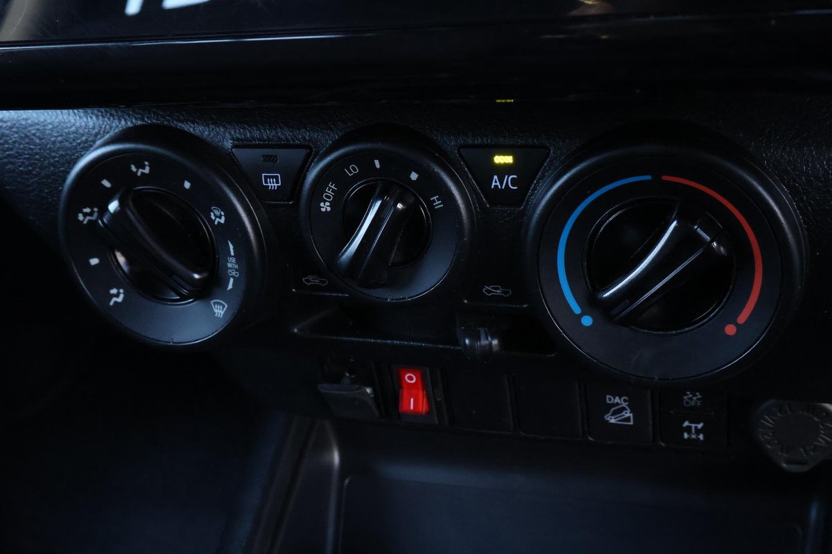 2022 Toyota Hilux SR GUN126R 4X4 Dual Range image 17