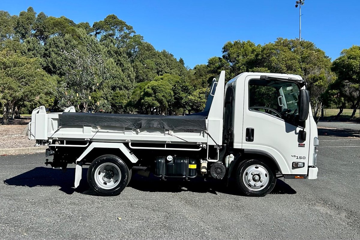2023 Isuzu N Series Nlr 45-150 Tipper image 2