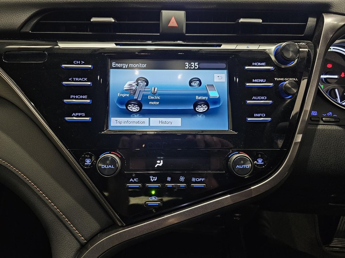 2020 Toyota Camry Ascent AXVH71R image 17