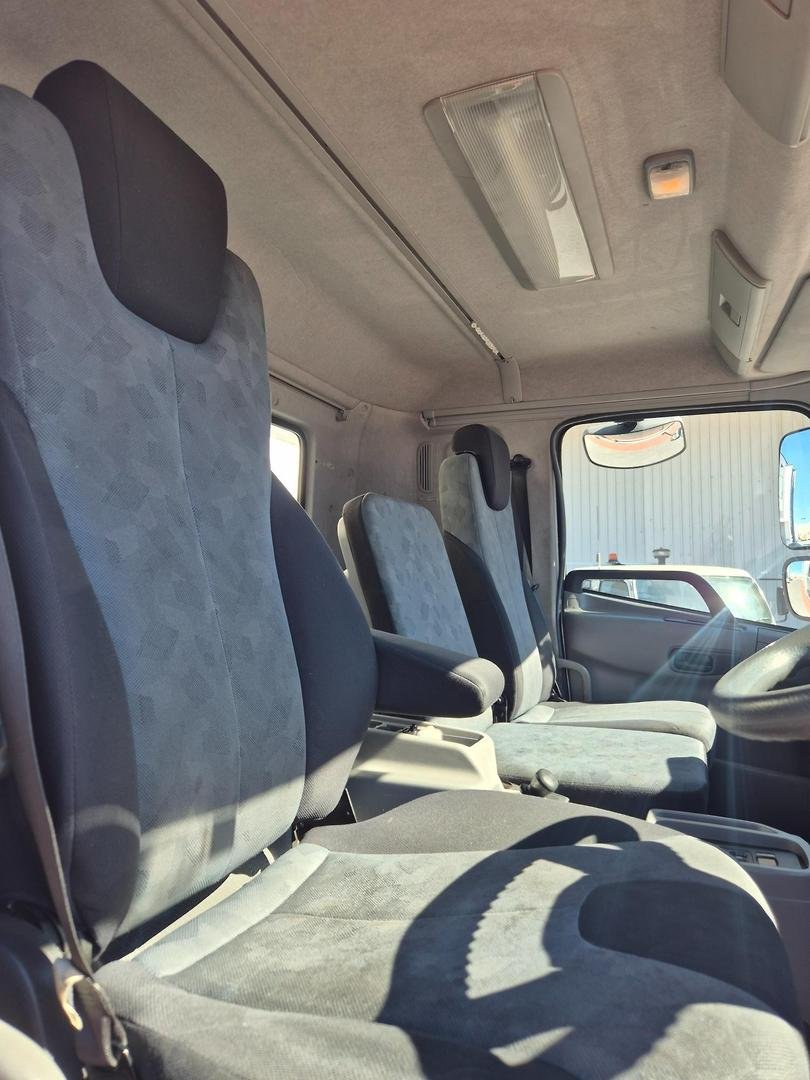 2018 UD Pk16 280 Auto 50Cm Van And Lift image 24