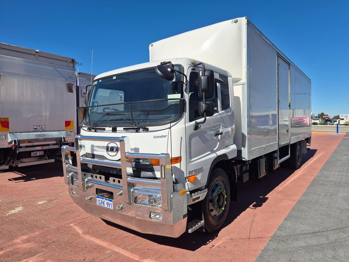 2018 UD Pk16 280 Auto 50Cm Van And Lift image 26