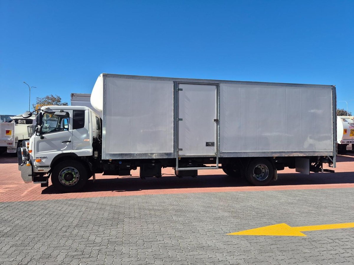2018 UD Pk16 280 Auto 50Cm Van And Lift image 20