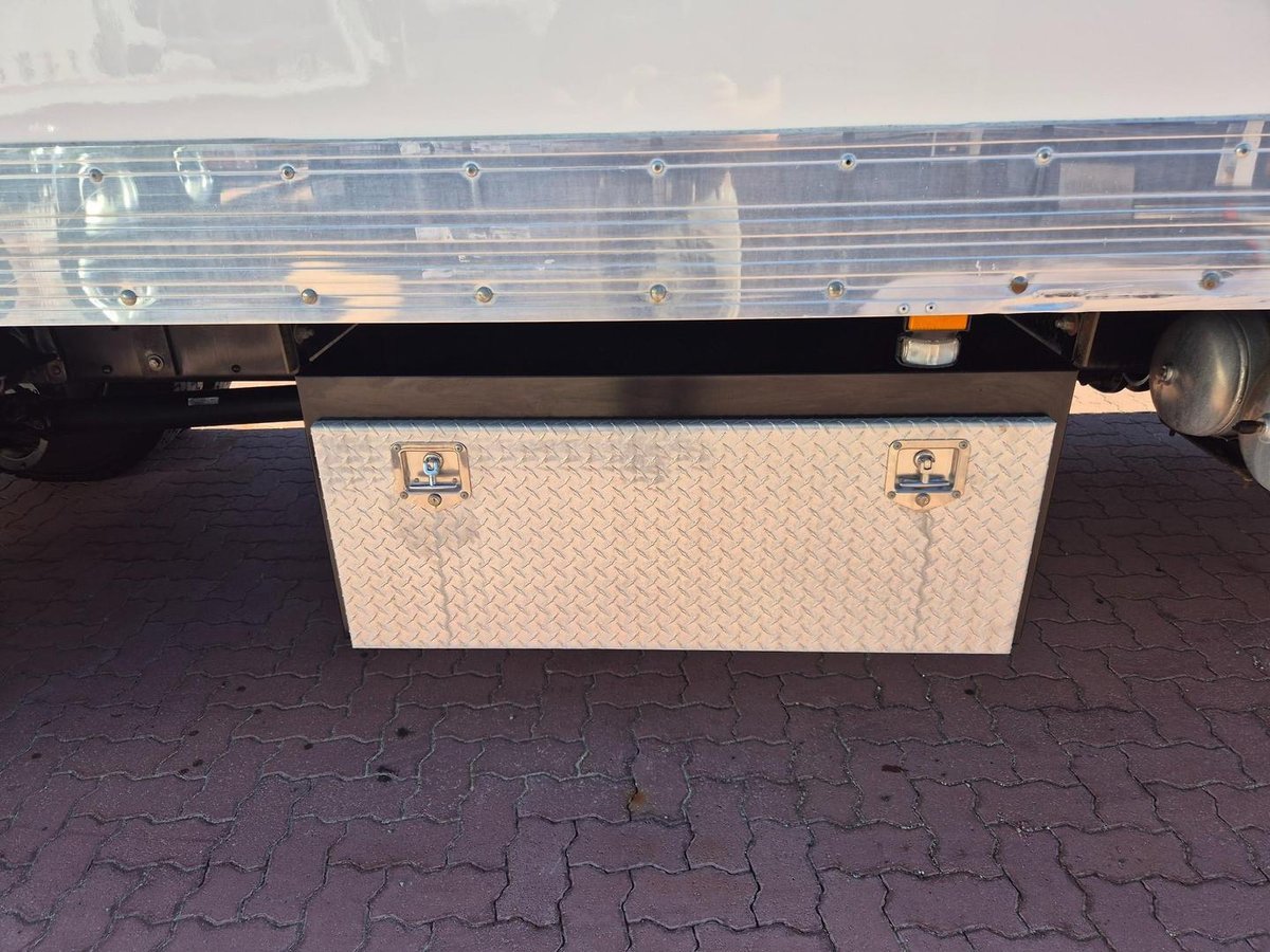 2018 UD Pk16 280 Auto 50Cm Van And Lift image 30