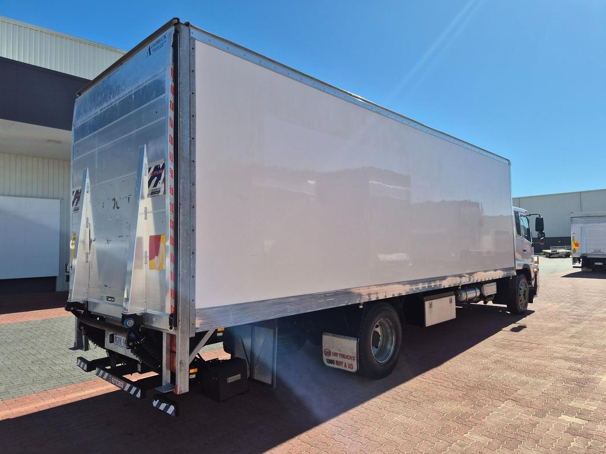 2018 UD Pk16 280 Auto 50Cm Van And Lift image 19