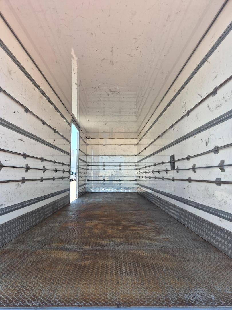 2018 UD Pk16 280 Auto 50Cm Van And Lift image 6