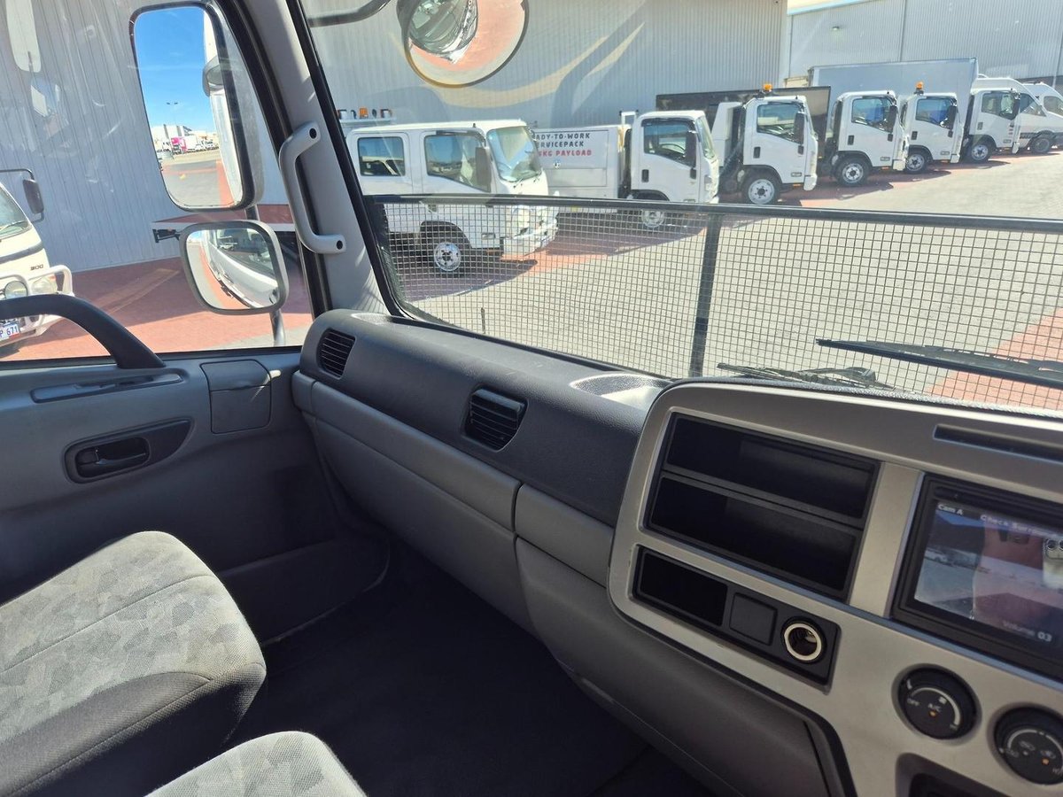 2018 UD Pk16 280 Auto 50Cm Van And Lift image 16