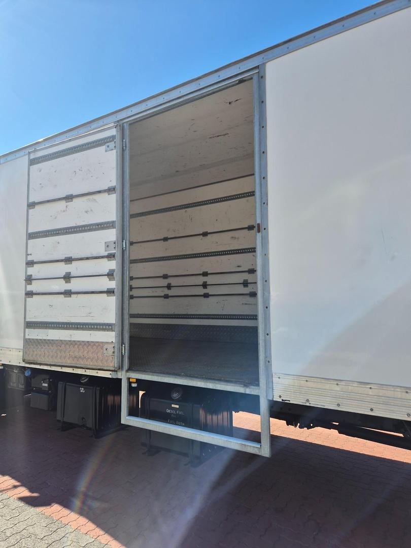 2018 UD Pk16 280 Auto 50Cm Van And Lift image 7