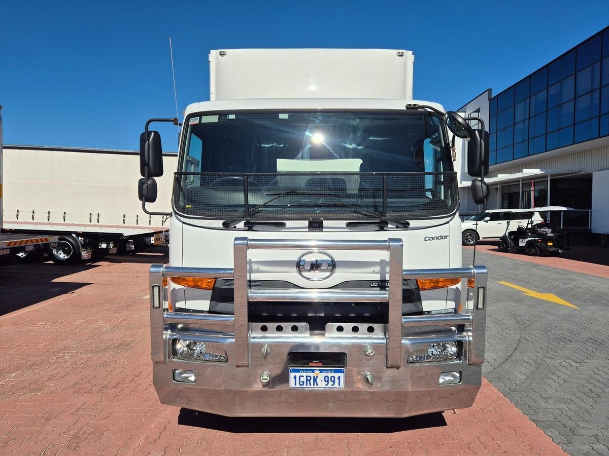2018 UD Pk16 280 Auto 50Cm Van And Lift image 28