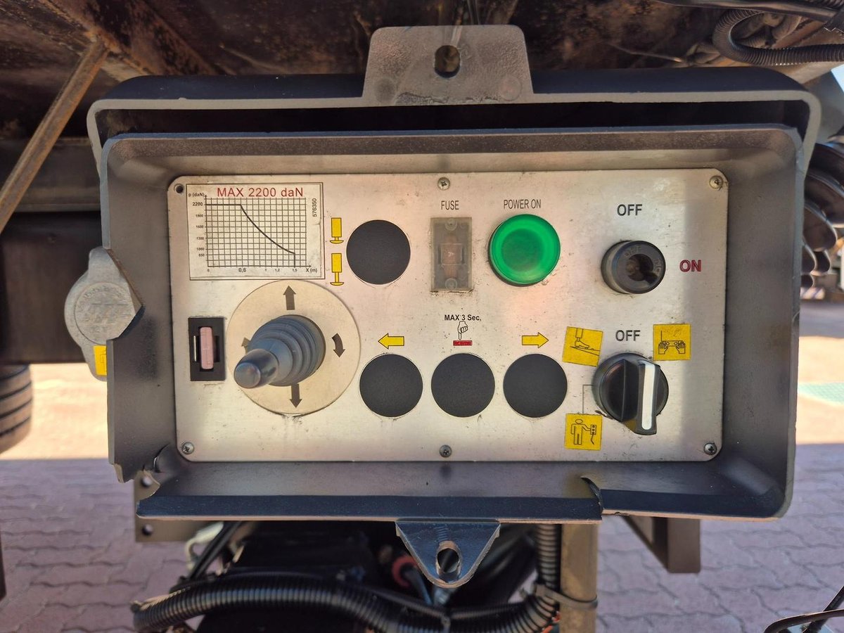 2018 UD Pk16 280 Auto 50Cm Van And Lift image 12