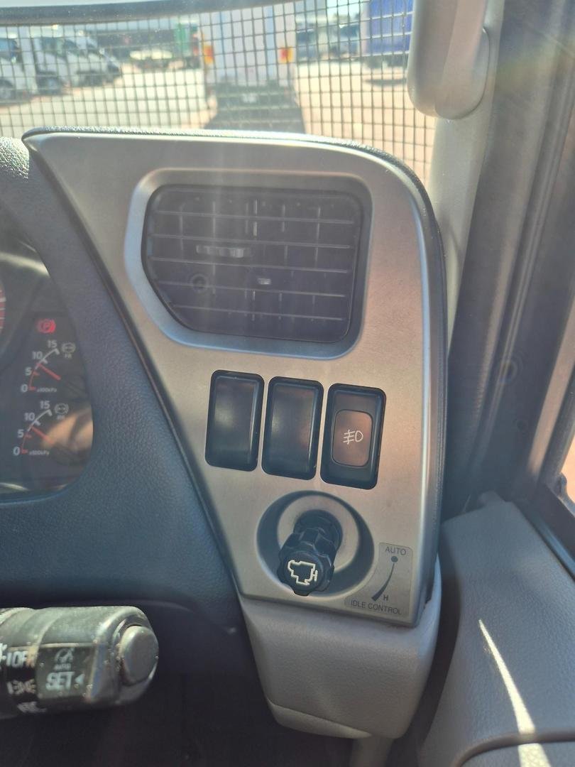 2018 UD Pk16 280 Auto 50Cm Van And Lift image 5