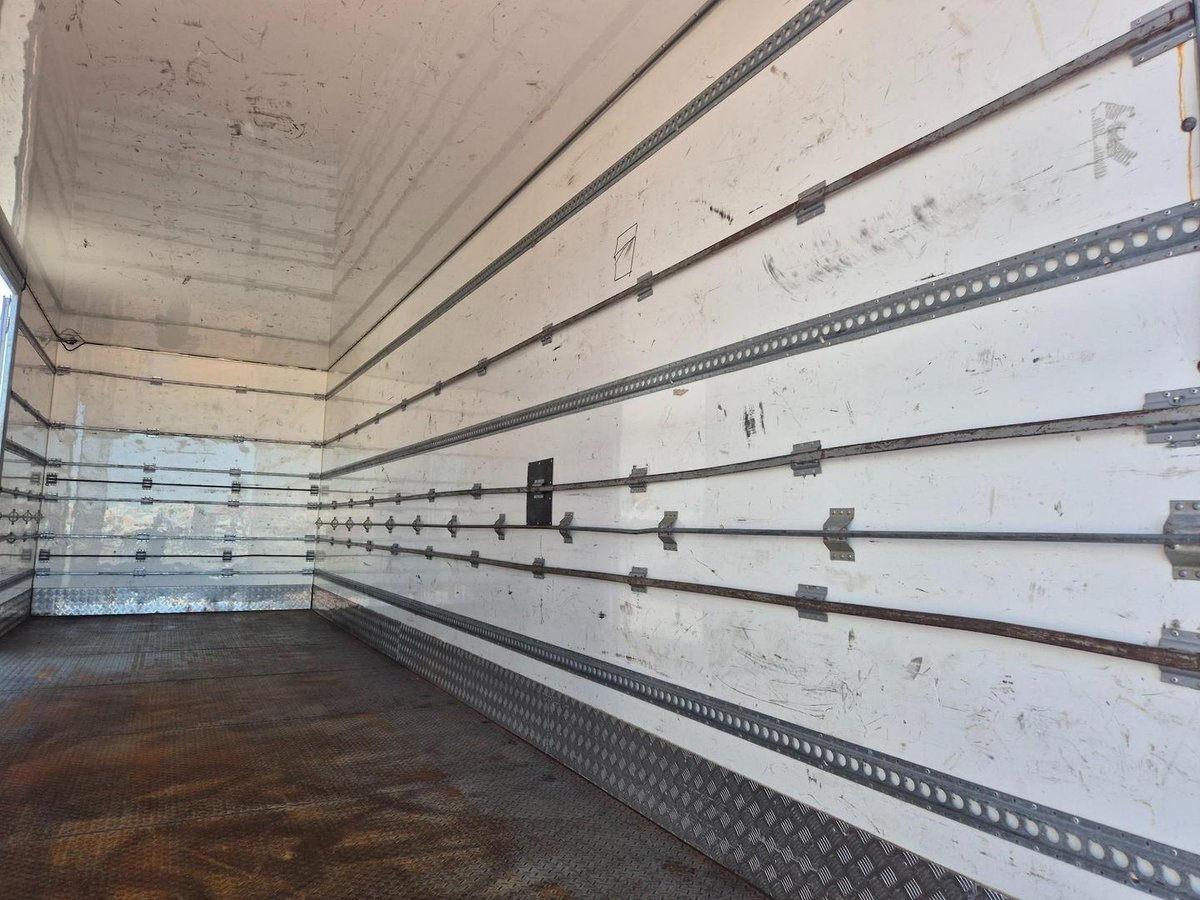 2018 UD Pk16 280 Auto 50Cm Van And Lift image 27