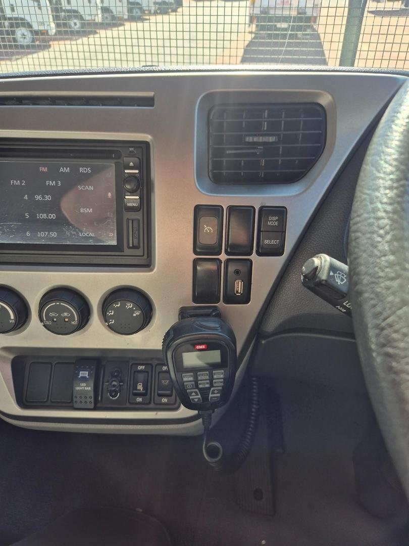 2018 UD Pk16 280 Auto 50Cm Van And Lift image 15