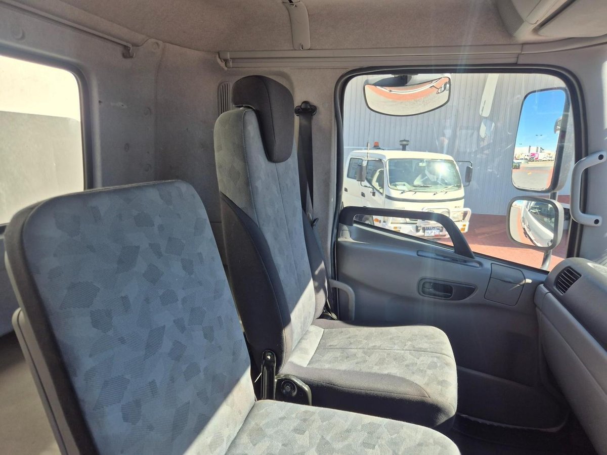2018 UD Pk16 280 Auto 50Cm Van And Lift image 10