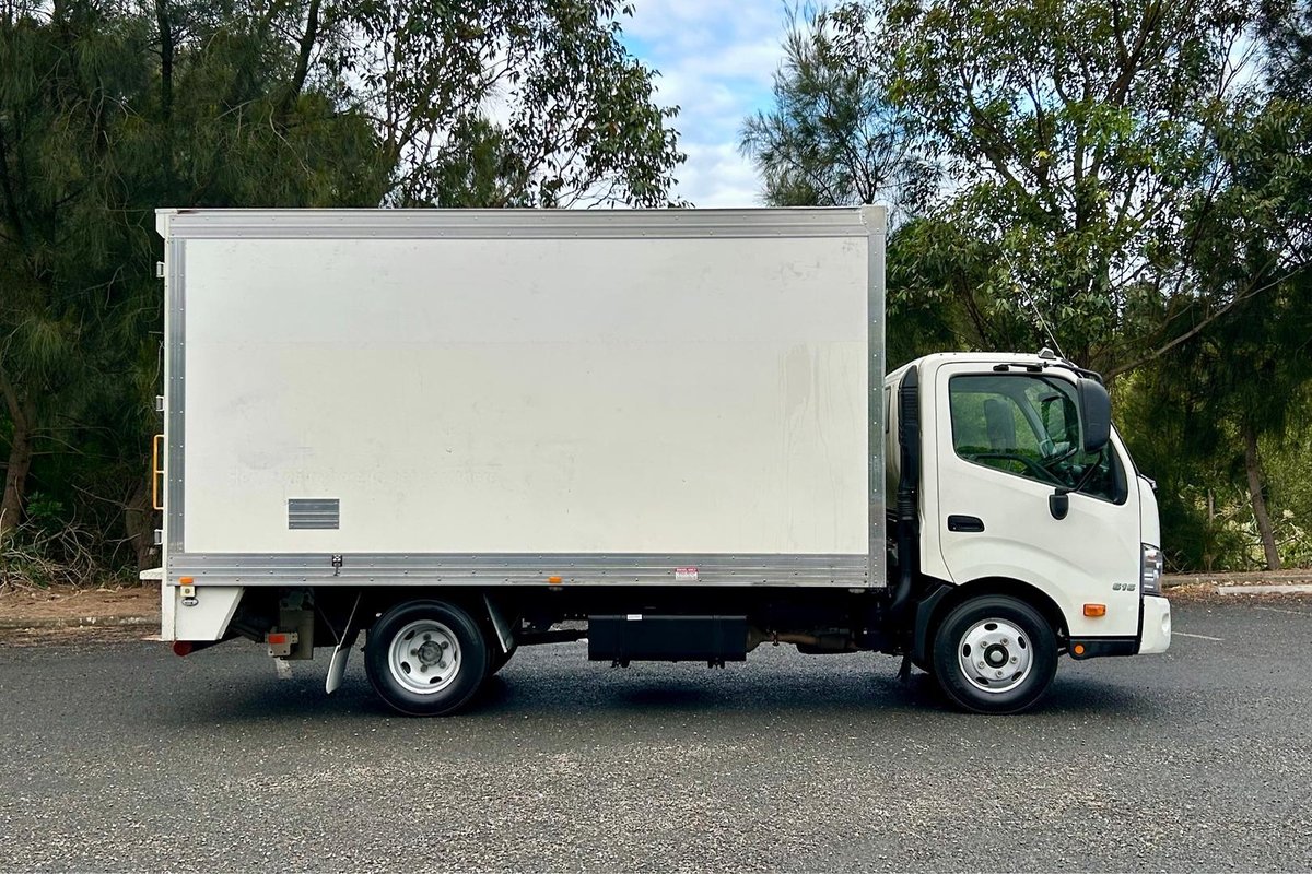 2021 Hino 300 Series 616 image 2