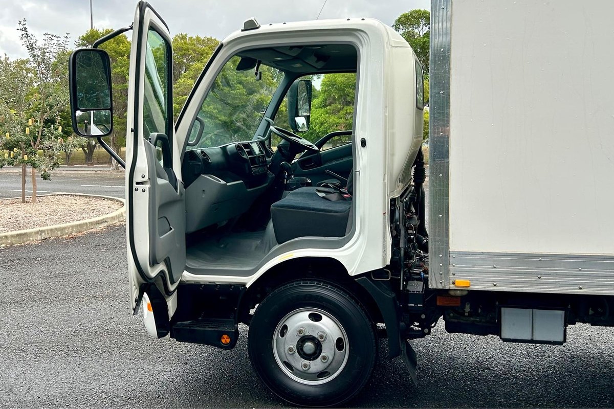 2021 Hino 300 Series 616 image 23