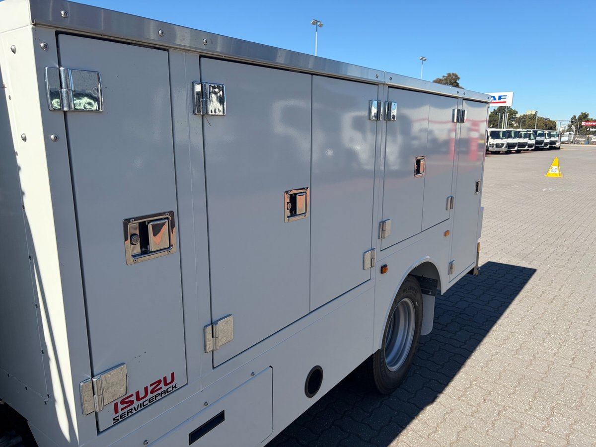 2025 Isuzu Trucks Npr 45/55-155  Amt Swb Service Pack image 13