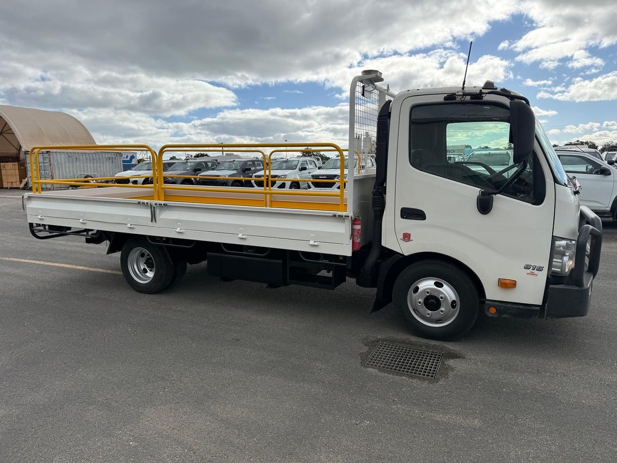 2023 Hino 300 Series 616 image 10