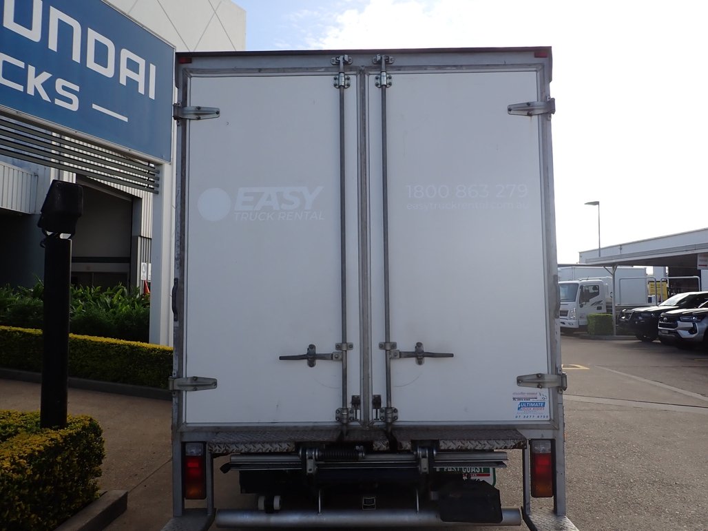 2022 Hino Dutro 300 image 11